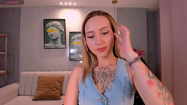 Snapshot of MollySundersX chatting on July 2026 07:57:02 PM MollySundersX online show from July 2026 07:57:02 PM