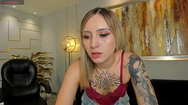 Snapshot of MollySundersX chatting on June 2026 08:39:01 PM MollySundersX online show from June 2026 08:39:01 PM