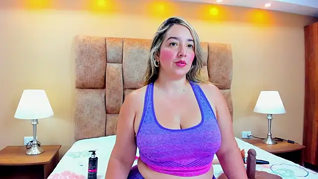 MiiaHot online show from February 2026 07:46:01 PM