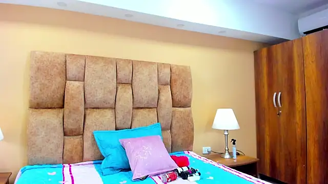 MiiaHot online show from February 2026 07:52:02 PM