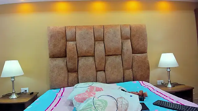 Snapshot of MiiaHot chatting on December 2025 08:52:01 PM MiiaHot online show from December 2025 08:52:01 PM