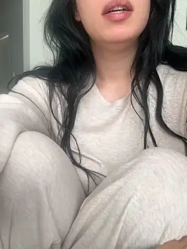 czruz online show from April 2026 07:01:01 AM