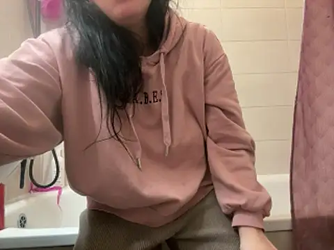 czruz online show from February 2026 07:10:01 PM