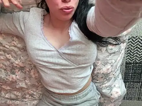 czruz online show from April 2026 02:19:01 PM