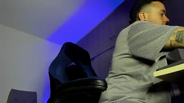 Snapshot of male_pussy chatting on November 2025 04:02:01 AM male pussy online show from November 2025 04:02:01 AM