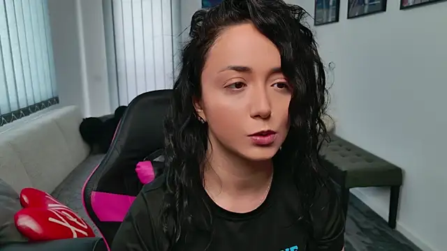 Snapshot of KatherineRyder chatting on April 2026 08:42:01 AM KatherineRyder online show from April 2026 08:42:01 AM