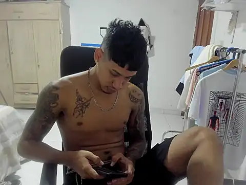 Snapshot of slim_master12 chatting on December 2025 11:10:01 PM slim master12 online show from December 2025 11:10:01 PM