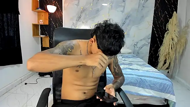 Snapshot of slim_master12 chatting on April 2026 07:00:02 PM slim master12 online show from April 2026 07:00:02 PM