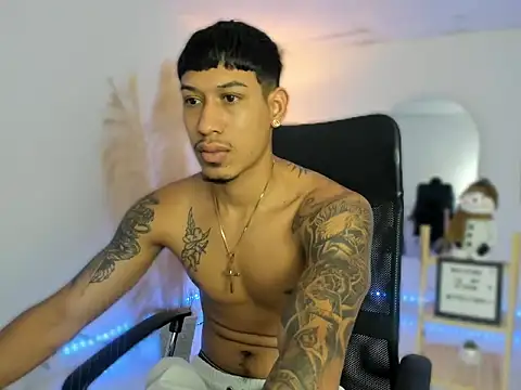 Snapshot of slim_master12 chatting on December 2025 11:25:02 PM slim master12 online show from December 2025 11:25:02 PM