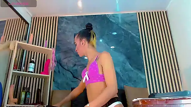 PriscilaRainbow online show from November 2025 08:40:02 PM