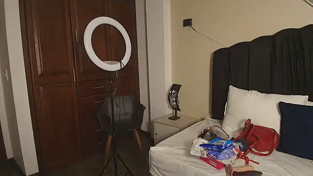 Raquel jones online show from October 2025 11:44:02 AM