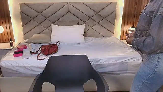 Raquel jones online show from April 2026 12:06:02 PM