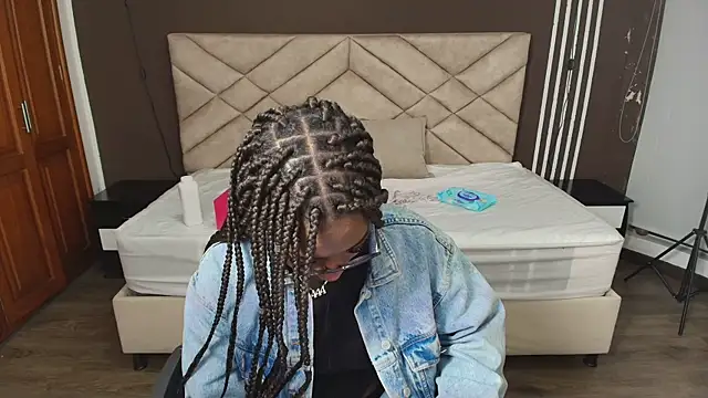 Raquel jones online show from September 2025 12:10:01 PM