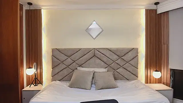 Raquel jones online show from April 2026 12:06:02 PM