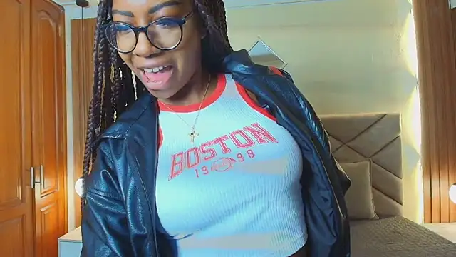 Snapshot of Raquel_jones chatting on May 2026 12:14:01 PM Raquel jones online show from May 2026 12:14:01 PM
