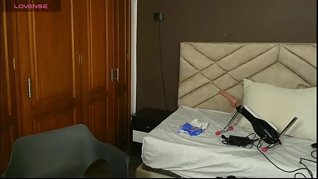 Raquel jones online show from October 2025 11:44:01 AM