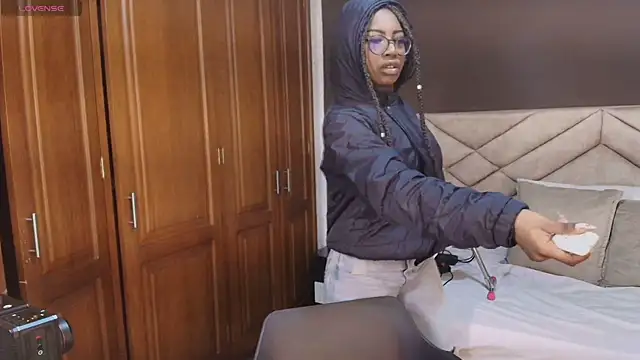 Raquel jones online show from November 2025 12:05:02 PM