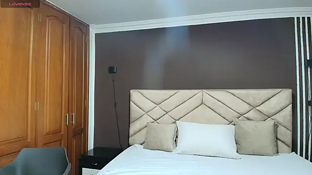 Raquel jones online show from November 2025 11:59:02 AM