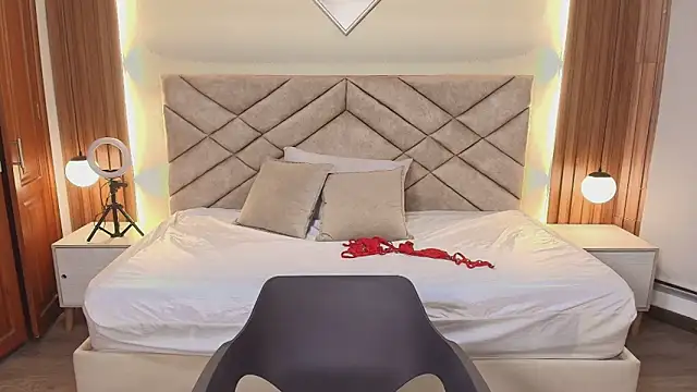 Raquel jones online show from March 2026 12:05:01 PM