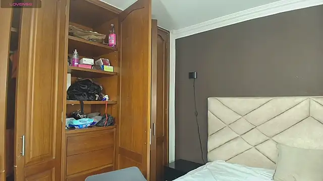 Raquel jones online show from September 2025 12:05:02 PM