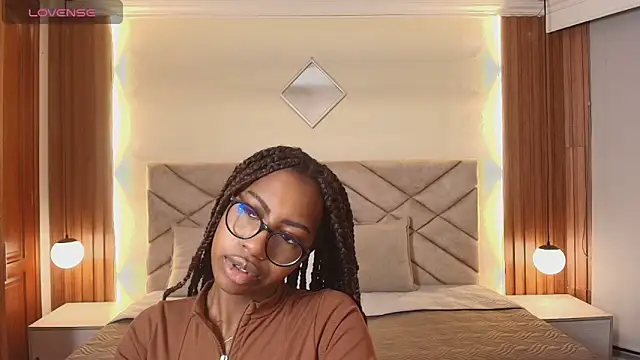 Snapshot of Raquel_jones chatting on May 2026 11:59:01 AM Raquel jones online show from May 2026 11:59:01 AM