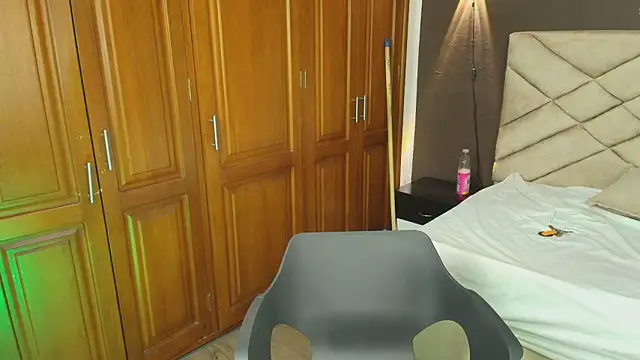 Raquel jones online show from September 2025 07:41:01 PM