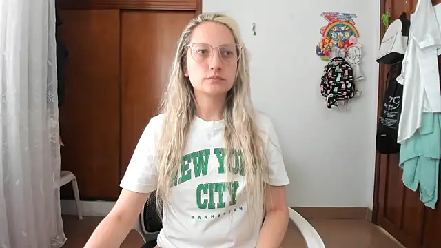 Snapshot of Adele_johnsonn1 chatting on November 2025 03:40:02 PM Adele johnsonn1 online show from November 2025 03:40:02 PM