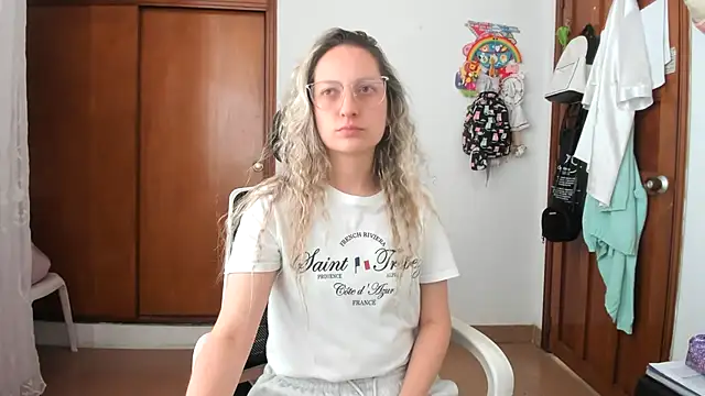 Snapshot of Adele_johnsonn1 chatting on October 2025 03:00:01 PM Adele johnsonn1 online show from October 2025 03:00:01 PM