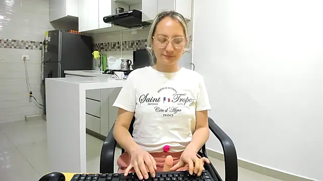 Adele johnsonn1 online show from February 2025 07:33:02 PM