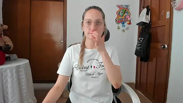 Snapshot of Adele_johnsonn1 chatting on June 2026 02:48:02 PM Adele johnsonn1 online show from June 2026 02:48:02 PM