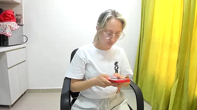 Adele johnsonn1 online show from March 2025 02:50:01 PM