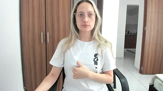 Adele johnsonn1 online show from September 2025 04:40:02 PM