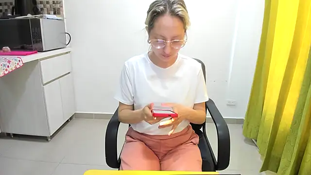Adele johnsonn1 online show from February 2025 02:57:02 PM