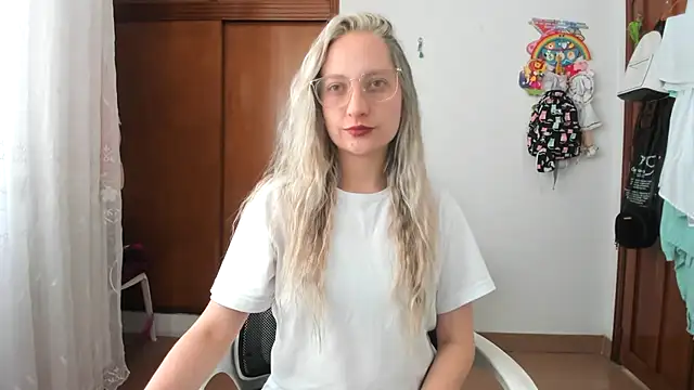 Snapshot of Adele_johnsonn1 chatting on October 2025 03:42:01 PM Adele johnsonn1 online show from October 2025 03:42:01 PM