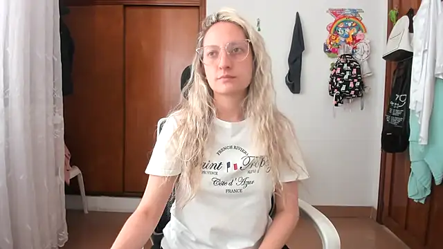 Snapshot of Adele_johnsonn1 chatting on November 2025 04:07:02 PM Adele johnsonn1 online show from November 2025 04:07:02 PM