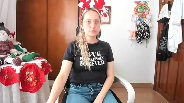 Adele johnsonn1 online show from December 2025 04:09:01 PM