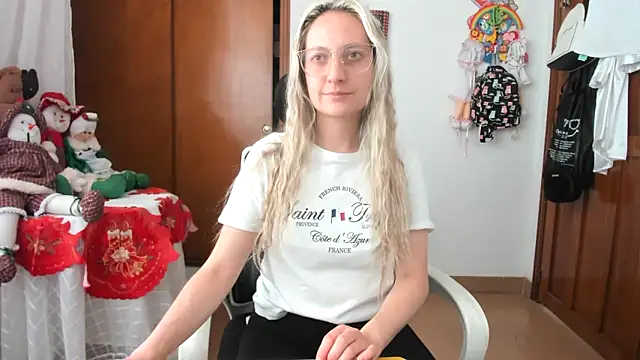 Snapshot of Adele_johnsonn1 chatting on December 2025 03:55:01 PM Adele johnsonn1 online show from December 2025 03:55:01 PM