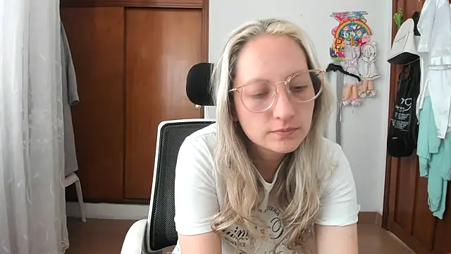 Snapshot of Adele_johnsonn1 chatting on November 2025 03:49:02 PM Adele johnsonn1 online show from November 2025 03:49:02 PM