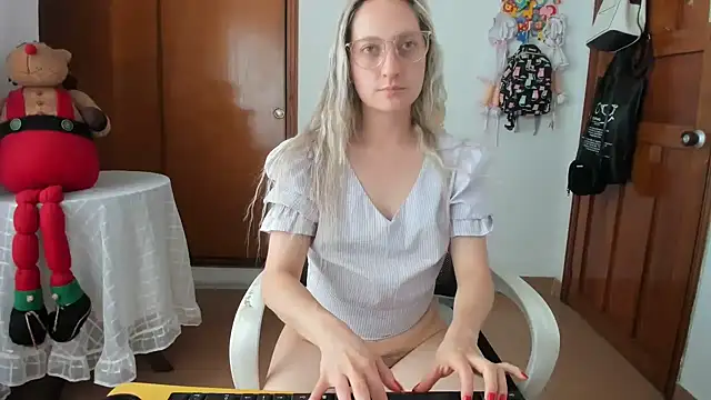 Adele johnsonn1 online show from May 2026 06:39:02 PM