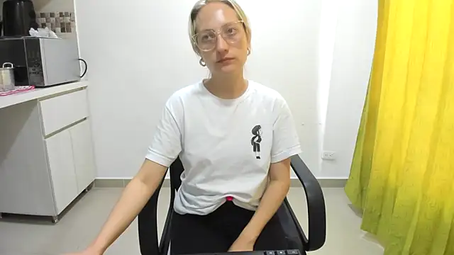 Adele johnsonn1 online show from February 2025 01:36:01 PM
