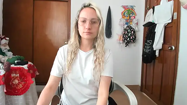 Snapshot of Adele_johnsonn1 chatting on December 2025 03:22:02 PM Adele johnsonn1 online show from December 2025 03:22:02 PM