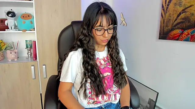 Isabellaa22 1 online show from September 2025 06:07:01 PM