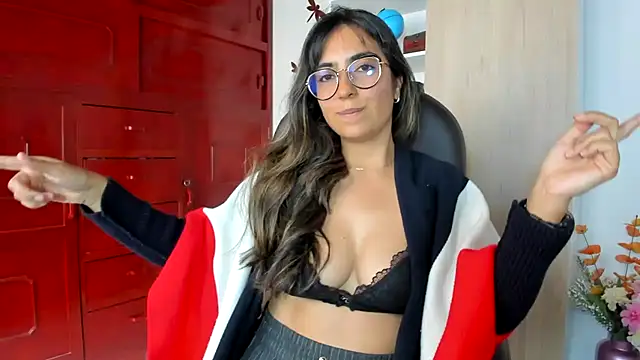 Isabellaa22 1 online show from June 2026 06:52:01 PM