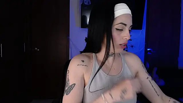 violett honney online show from October 2025 05:05:02 AM