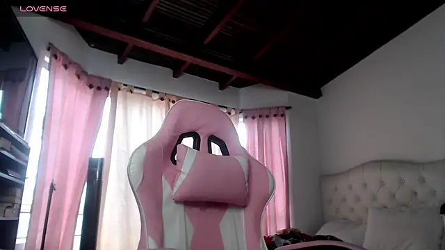 Snapshot of milk_cow_ chatting on December 2025 09:50:02 PM milk cow online show from December 2025 09:50:02 PM