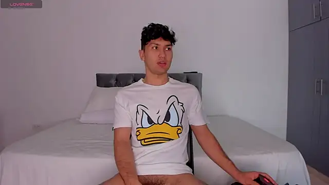 Snapshot of Valerio_James7 chatting on March 2025 04:13:02 PM Valerio James7 online show from March 2025 04:13:02 PM