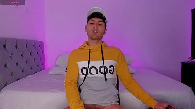 Snapshot of Valerio_James7 chatting on March 2025 01:05:02 AM Valerio James7 online show from March 2025 01:05:02 AM