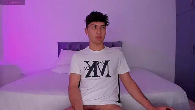 Snapshot of Valerio_James7 chatting on March 2025 11:03:02 PM Valerio James7 online show from March 2025 11:03:02 PM