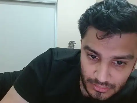 Snapshot of robintoit chatting on June 2026 05:01:02 AM robintoit online show from June 2026 05:01:02 AM