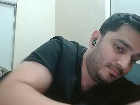 Snapshot of robintoit chatting on June 2026 05:55:01 PM robintoit online show from June 2026 05:55:01 PM